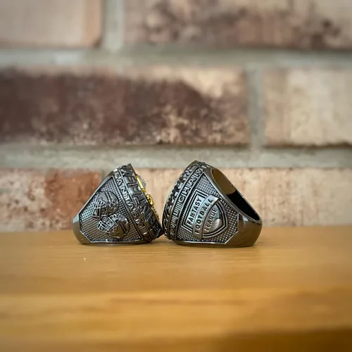 Vista 3 de Anillo de trofeo del campeonato de fútbol de fantasía 2023 Premio chapado en bronce negro para el ganador de la Liga de Fútbol Fantasía