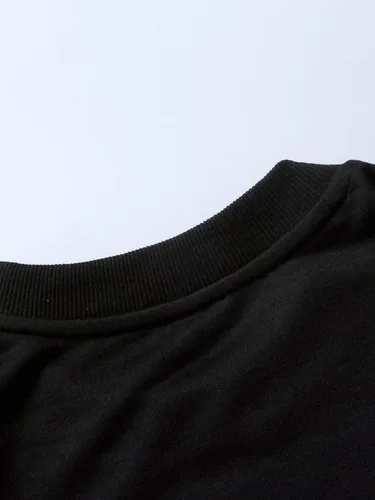 Vista 4 de WDIRARA Sudadera casual con cuello redondo y estampado de letras animé para hombre