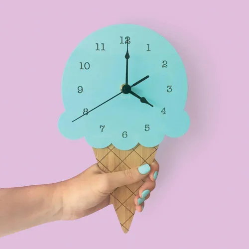 Vista 4 de AkoMatial Reloj de pared silencioso con forma de helado de madera, sala de estar, oficina, decoración de dormitorio para niños