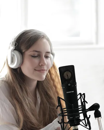 Vista 8 de SUUNTOK Micrófono XLR, Micrófono de condensador profesional con diafragma grande de 34mm, Micrófono de estudio cardioide para grabación TM87KB Kit