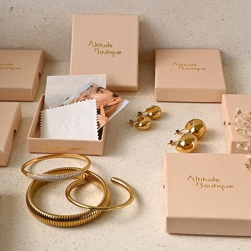 Vista 8 de Altitude Boutique Aretes de aro pequeños de oro de 18 quilates para mujer, aretes de tubo fino chapados en oro, ligeros, hipoalergénicos y gruesos