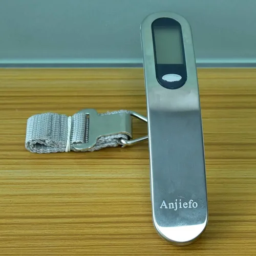 Vista 2 de Anjiefo - Báscula digital de equipaje de regalo para maleta de viajero, báscula de peso de mano, 110 libras