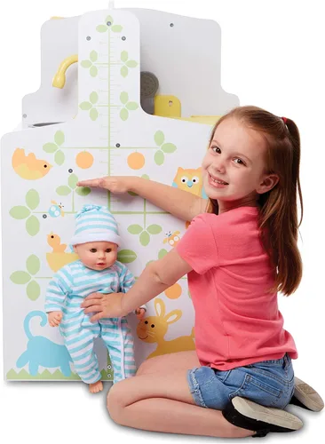 Vista 6 de Melissa & Doug Centro de actividades de cuidado de bebé Mine to Love para muñecas - Cocina, Guardería, Baño-Cambio