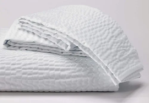 Vista 6 de Courtyard by Marriott Funda de almohada texturizada, 1 funda de almohada decorativa con textura ondulada activada por lavado exclusivamente