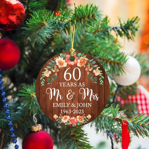 Vista 3 de Adorno de Navidad con nombres y años personalizados para aniversario de boda, aniversario de boda, árbol de Navidad, adorno de recuerdo