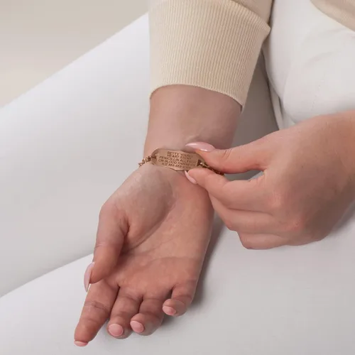 Vista 3 de Lauren's Hope Pulseras de alerta médica con corazón de cristal de oro rosa para mujer, pulsera de identificación médica grabada, pulsera de cadena