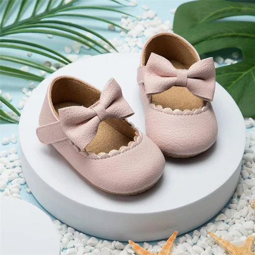 Vista 4 de Meckior - Zapatos bajos y livianos para bebés estilo Mary Jane con suela suave y lazo decorativo para vestidos de princesa o bodas para niñas que