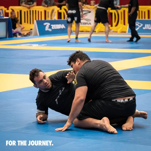 Vista 6 de Gold BJJ Foundation Rash Guard - Rashguard de Jiu Jitsu sin Gi y Gi