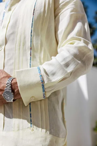 Vista 8 de Mojito - Camisa de manga larga para hombre, 100% lino, diseño de guayabera, con ribete floral en contraste y bordado azul