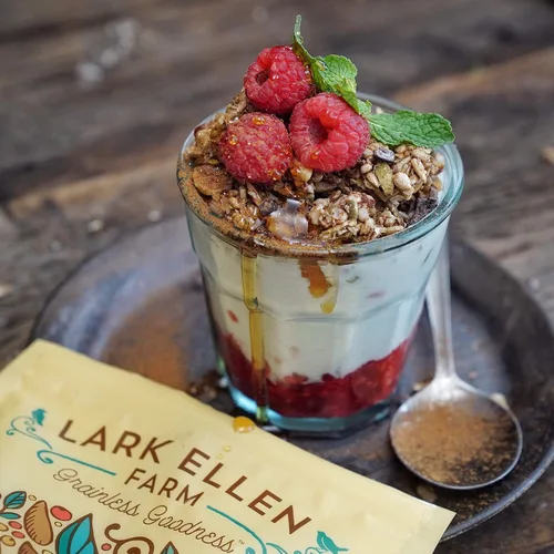 Vista 3 de Lark Ellen - Mordeduras sin granos Vanilla Cinnamon, Cacao Cherry, and Berrylicious sprouted grain-free clusters, Certified Organic, Vegan