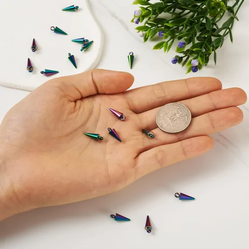 Vista 7 de 20 dijes de arco iris con forma de cono de acero inoxidable 304, cuentas de pico de bala, dijes góticos para mujeres y hombres, aretes de aro