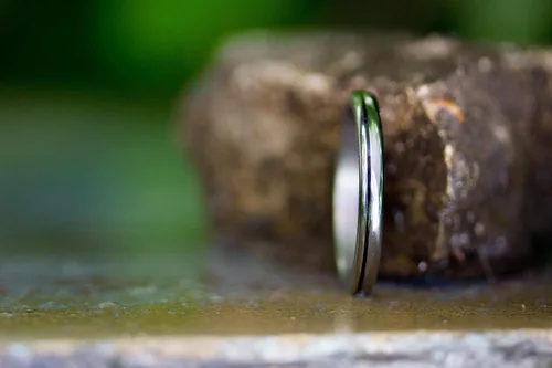 Vista 4 de Women's titanium and carbon fiber ring. Unique wedding band. Water resistant and hypoallergenic. (00334_2N)