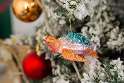 Vista 2 de Juego de 2 adornos de tortuga marina, adornos de tortuga marina de vidrio soplado a mano para árbol de Navidad, adorno de Navidad de tortuga marina