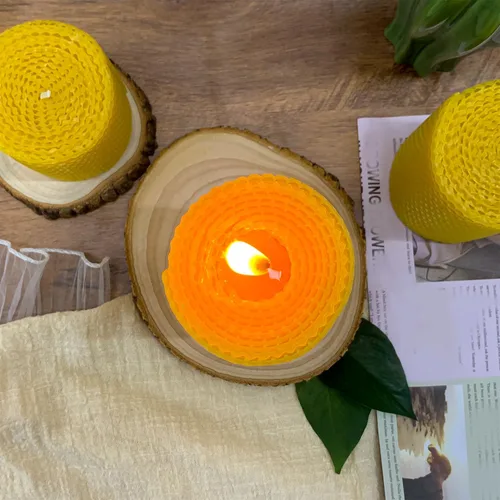 Vista 5 de Juego de 3 velas de pilar de cera de abejas, tamaño 3 x 6 pulgadas, 3 x 4 pulgadas y 3 x 3 pulgadas, hoja de vela de cera de abejas naturales