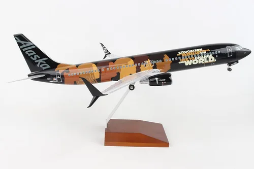 Vista 2 de Skymarks Daron Alaska 737-900ER Compromiso 1/100 con madera y engranaje SKR8287