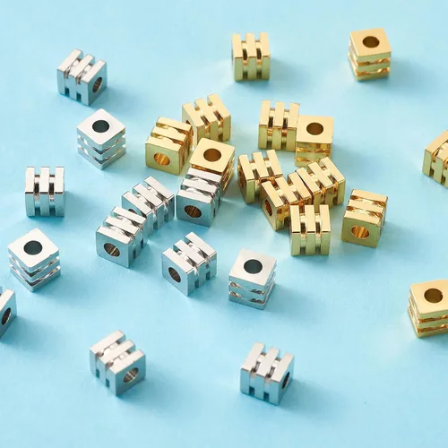 Vista 3 de Pandahall - 100 cuentas espaciadoras de cubo ranuradas de latón de 0.157 pulgadas (0.157 in), cuentas sueltas cuadradas de metal para manualidades