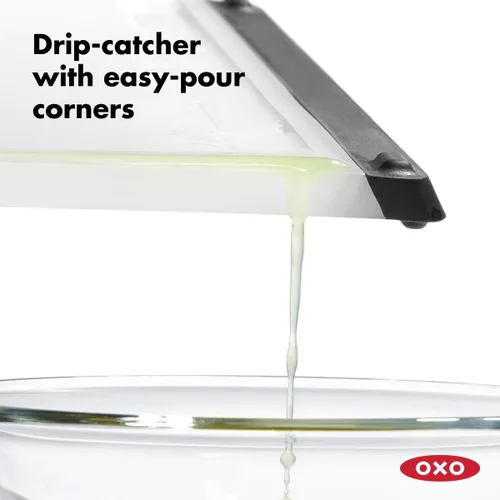 Vista 3 de OXO Good Grips - Tabla de cortar y tallar de plástico y Good Grips Juego de 2 tablas de cortar de plástico (paquete de 1)
