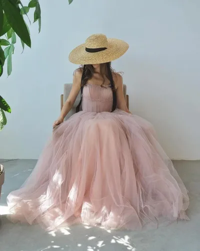 Vista 5 de Vestido de graduación de tul para mujer, vestido de fiesta de noche acampanado 2024 sin espalda, vestidos de dama de honor, tirantes delgados