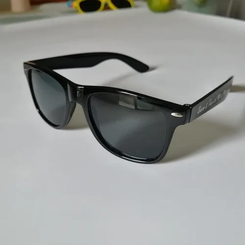 Vista 2 de Gafas de sol personalizadas a granel, gafas temáticas personalizadas para fiesta de boda, suministros de fiesta de cumpleaños