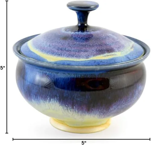 Vista 4 de American Made Wild Blackberry Pottery Collection: plato de caramelo con tapa