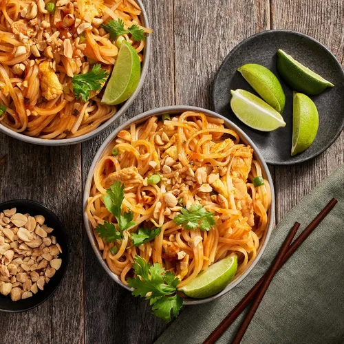 Vista 5 de Thai Kitchen Fideos de arroz salteados, sin gluten, sin OMG, dos ingredientes, cocción rápida, para Pad Thai y otros platos salteados, 14 onzas