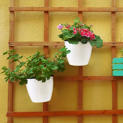 Vista 6 de JAPCHET Paquete de 8 macetas colgantes de riego automático de 7 pulgadas, maceta de plástico para colgar en la pared con 8 ganchos, macetas