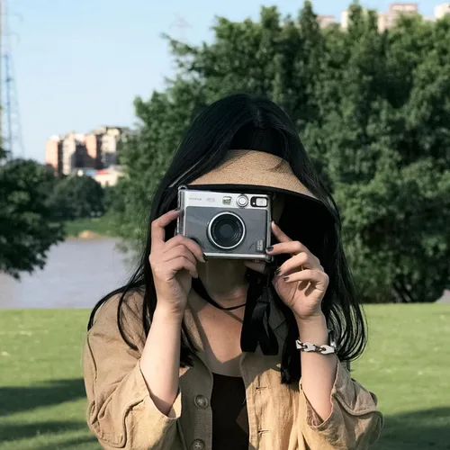 Vista 3 de Rieibi Funda protectora transparente para cámara instantánea Fujifilm Instax Mini Evo, funda rígida con correa para el hombro