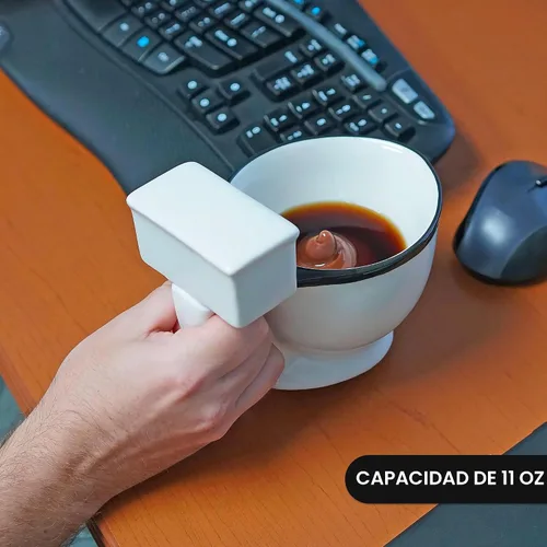Vista 4 de Fairly Odd Novelties Taza de café de cerámica para inodoro, ahora con caca oculta, 11 onzas, color blanco