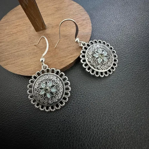 Vista 6 de Aretes de aro tribales de bronce bohemio hechos a mano con espiral delicados, elegantes, vintage, dorados, plateados, redondos, geométricos