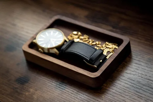 Vista 4 de MUUJEE Plato de madera para anillos – Ideas de regalo de boda de 5 años, bandeja para monedas o accesorios, regalo del día del padre para papá