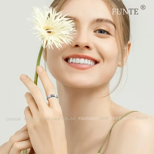 Vista 4 de FUNTE Anillos de ansiedad de acero inoxidable de titanio para mujeres y niñas, anillos antiestrés para la ansiedad, anillos para el pulgar
