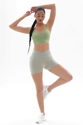 Vista 4 de Vertvie Pantalones cortos de gimnasio para mujer, con cintura alta, elásticos y con realce en V