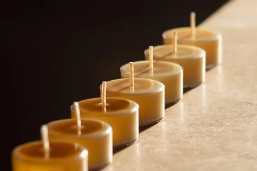 Vista 3 de Velas de té de cera de abeja cruda 100% pura (juego de 6) orgánicas hechas a mano
