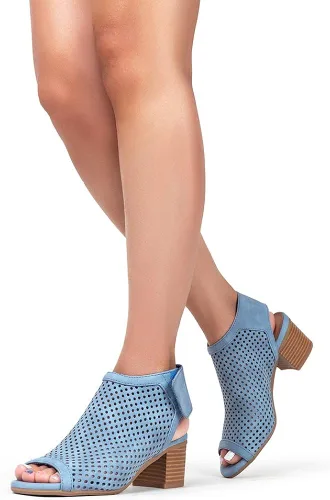 Vista 3 de J AdamsMaddie botineta con correa de velcro, sin cordones, de taco bajo ancho, puntera abierta