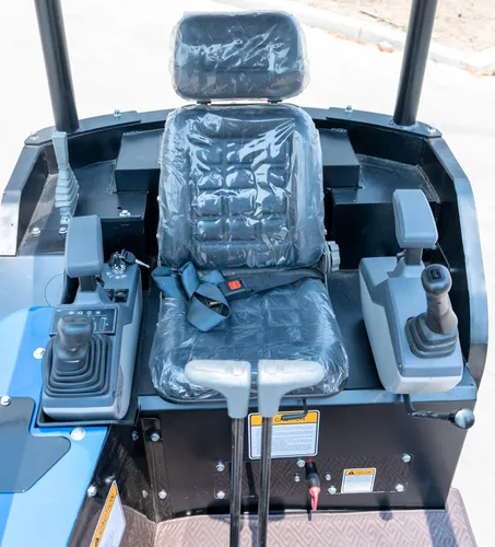 Vista 9 de TYPHON Mini excavador de la tormenta del terror X2 motor diesel 24.4-24.8HP de la excavadora de la zanja de 2,5 toneladas EPA