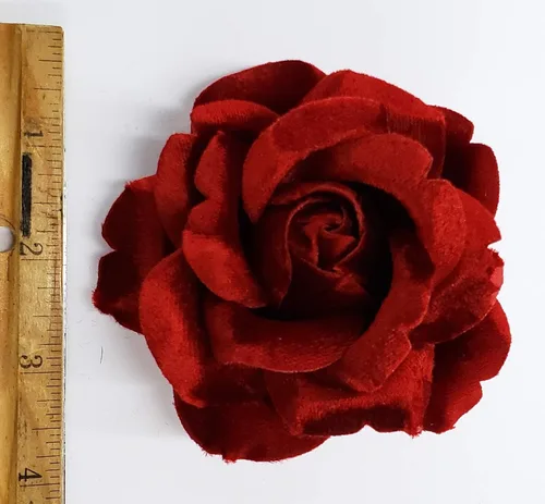 Vista 2 de Broche rosa de terciopelo rojo de 3.5 pulgadas, hecho en Estados Unidos M&S Schmalberg, Seda Cuero