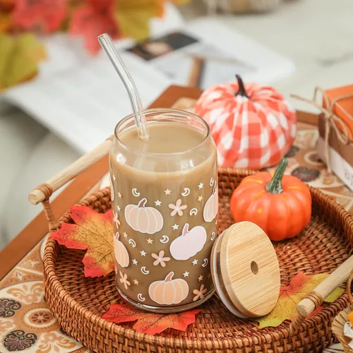 Vista 6 de Tazas de vidrio de calabaza de Acción de Gracias, 16 onzas, taza de café helado de otoño, taza de vidrio con forma de lata con tapa y pajita, café