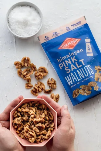 Vista 11 de Diamond of California Sal rosa del Himalaya nueces de walnut, 4 oz.