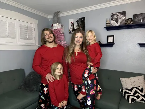 Vista 5 de Ekouaer Christmas Pajamas Matching Family Pj Set Long Sleeve Tops and Plaid Pants for Sleepwear Soft Loungewear Pjs