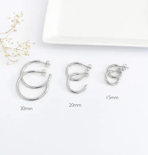 Vista 5 de Altitude Boutique Aretes de aro pequeños de oro de 18 quilates para mujer, aretes de tubo fino chapados en oro, ligeros, hipoalergénicos, gruesos