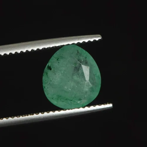 Vista 2 de gemhub verde natural esmeralda 2,60 quilates. Gema para hacer joyas con corte de pera con certificado de huevo DX-839