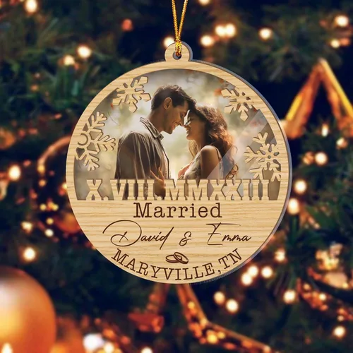 Vista 5 de V VIBEPY Impreso en todas partes, sin vidrio real, adornos personalizados para parejas, adornos de Navidad, adornos de 3.5 pulgadas, adornos de 2