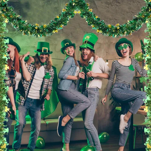 Vista 4 de Guirnalda de oropel del día de San Patricio de 40 pies, guirnalda de oropel metálica con purpurina de trébol verde dorado y verde decoración