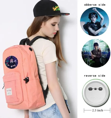 Vista 6 de HERONGSHENG Wednesday Addams, juego de mercancía de Wednesday Addams para fiestas incluyen bolsa con cordón, calcomanías, cordón, llaveros, pulsera