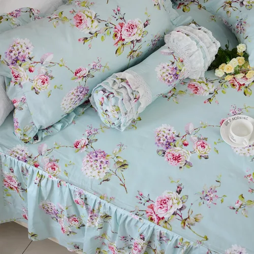 Vista 4 de FADFAY Juego de ropa de cama de algodón desgastado floral tamaño Queen 4 piezas en color azul claro con estampado de hortensias, estilo francés