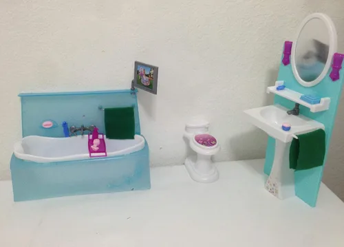 Vista 2 de Baño con bañera y juego de tocador de Barbie. Juego de muebles para casa de muñecas Barbie
