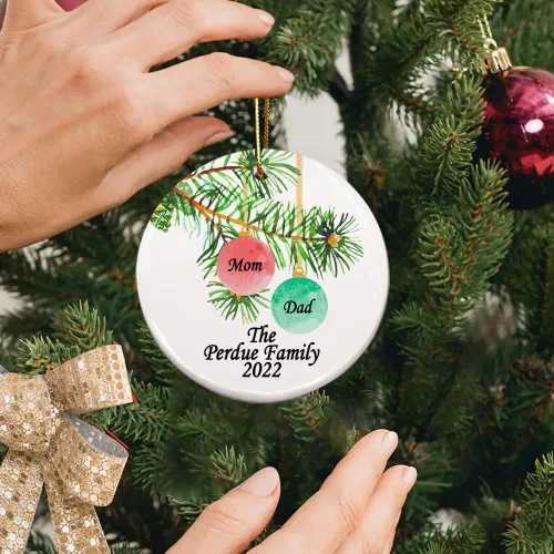 Vista 3 de Adorno personalizado para miembros de la familia, adorno de pareja 2023, adorno navideño personalizado, adorno con todos los nombres de los miembros