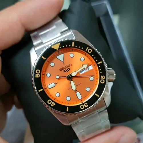 Vista 2 de SEIKO Reloj deportivo automático para hombre con esfera naranja SRPK35K1