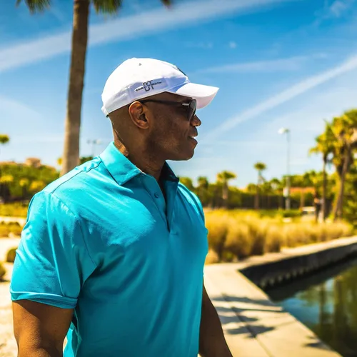 Vista 4 de SAAKA Sombrero de rendimiento para hombres y mujeres. Ajustable, absorbe el sudor. Golf, tenis, correr y deportes.