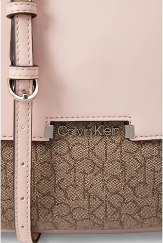 Vista 4 de Calvin Klein Danica Crossbody